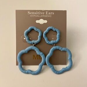 ❤️‍🔥 Bundle 3 for $12 / Baby blue floral post back earrings hypoallergenic